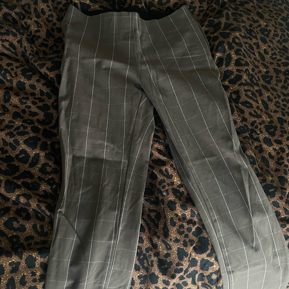 Gray lined pants with white lines